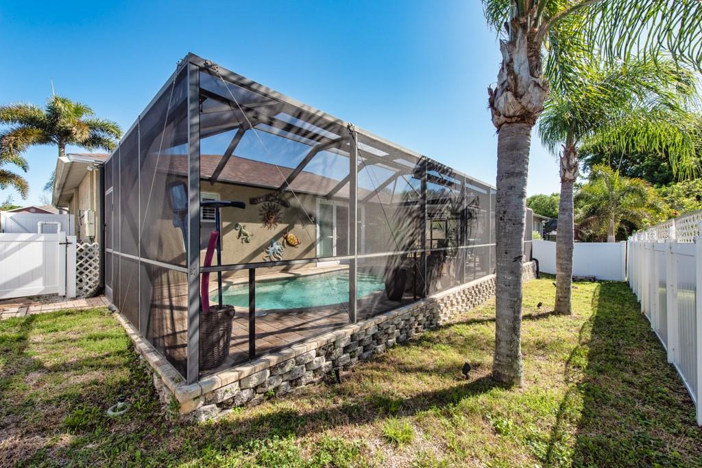 Listing photo id 30 for 720 Sandy Hills Avenue