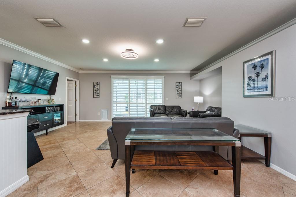 Listing photo id 3 for 720 Sandy Hills Avenue