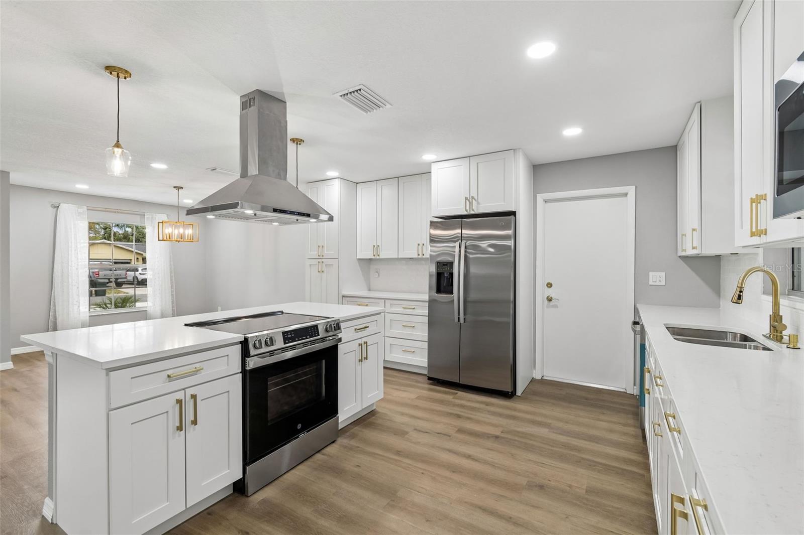 Listing photo id 9 for 3817 Twilight Drive