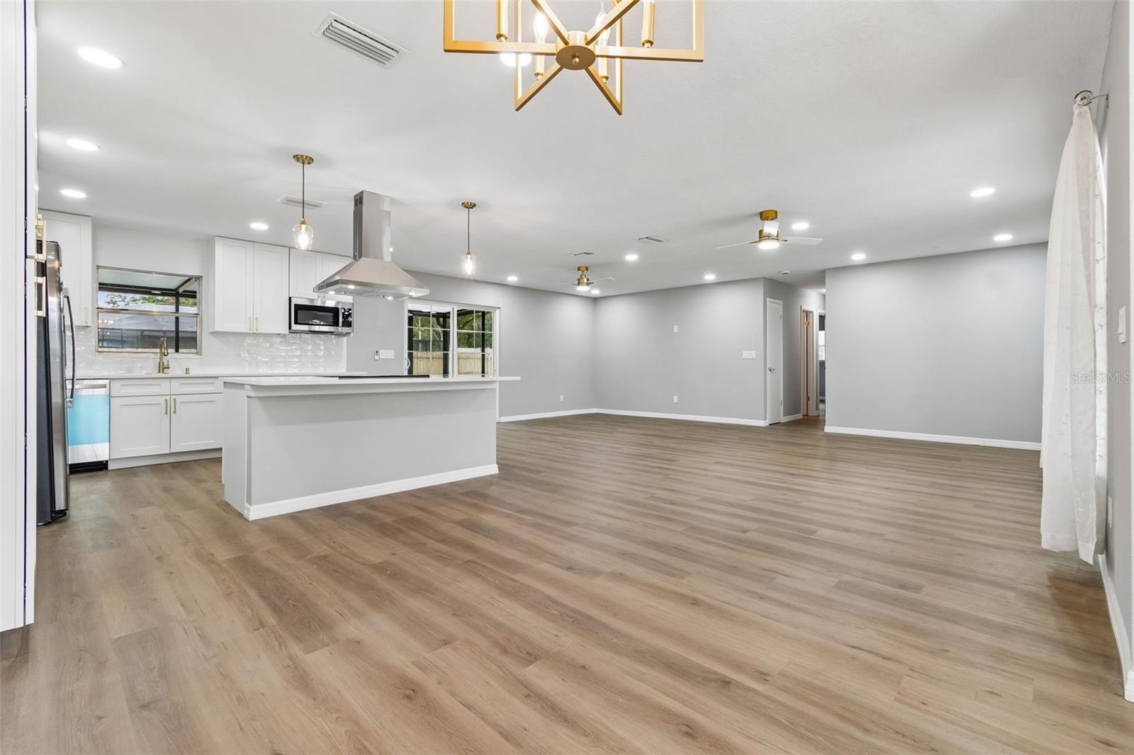 Listing photo id 10 for 3817 Twilight Drive