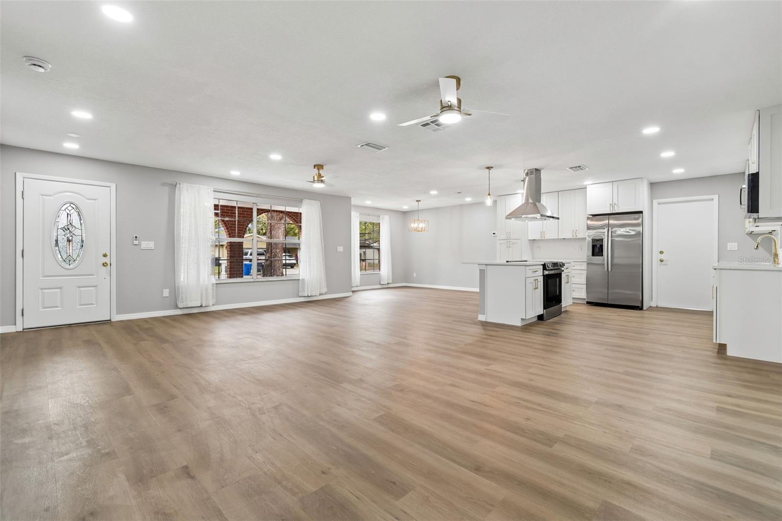 Listing photo id 13 for 3817 Twilight Drive