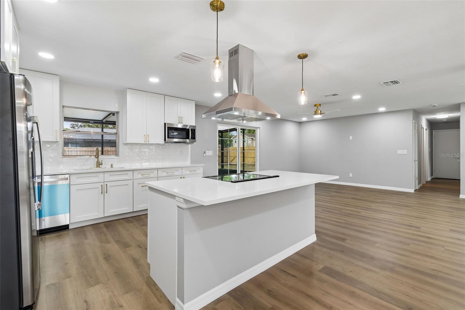 Listing photo id 14 for 3817 Twilight Drive