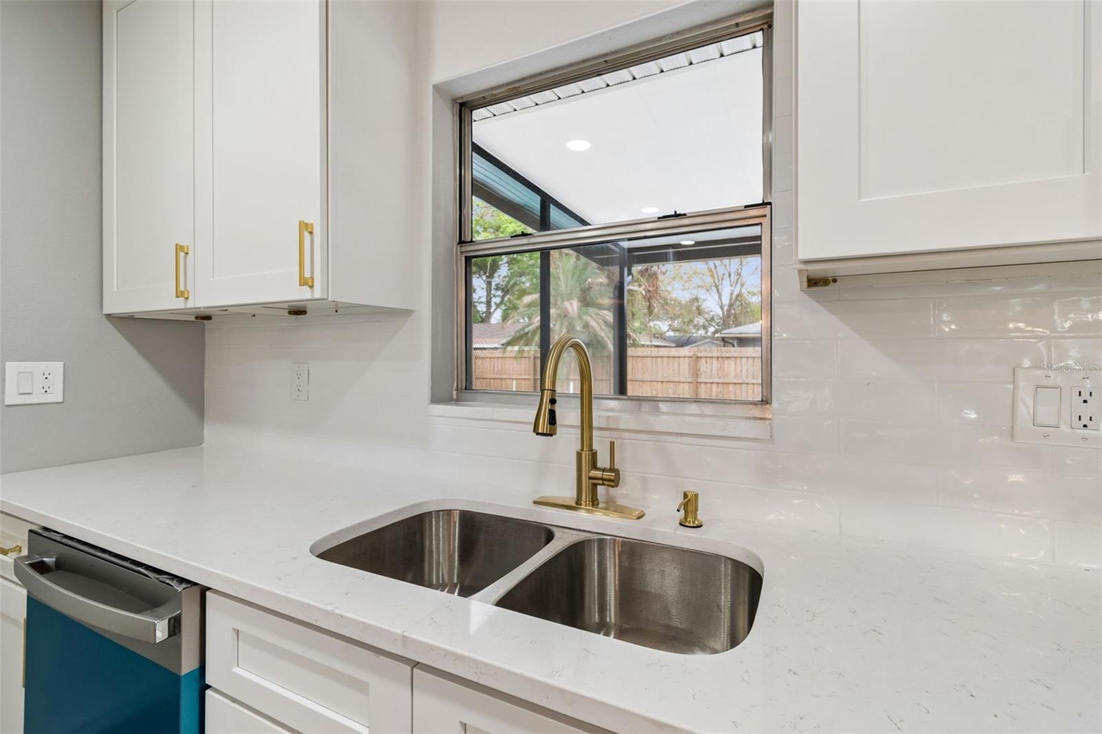 Listing photo id 15 for 3817 Twilight Drive