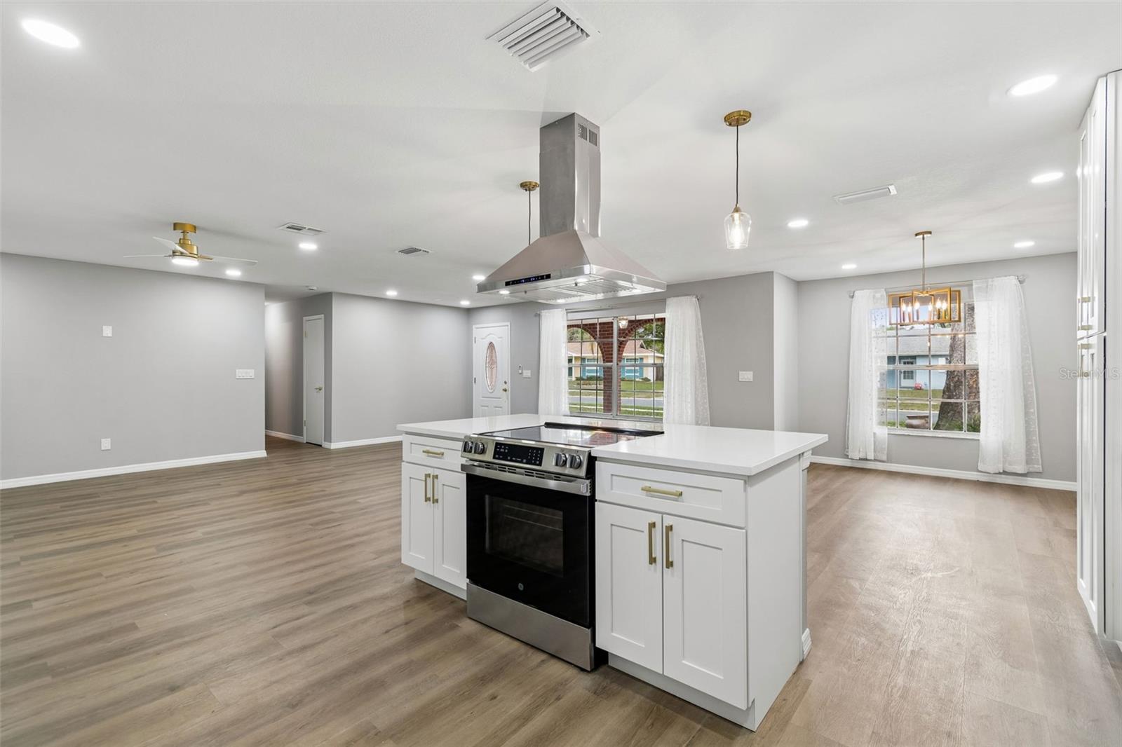 Listing photo id 16 for 3817 Twilight Drive