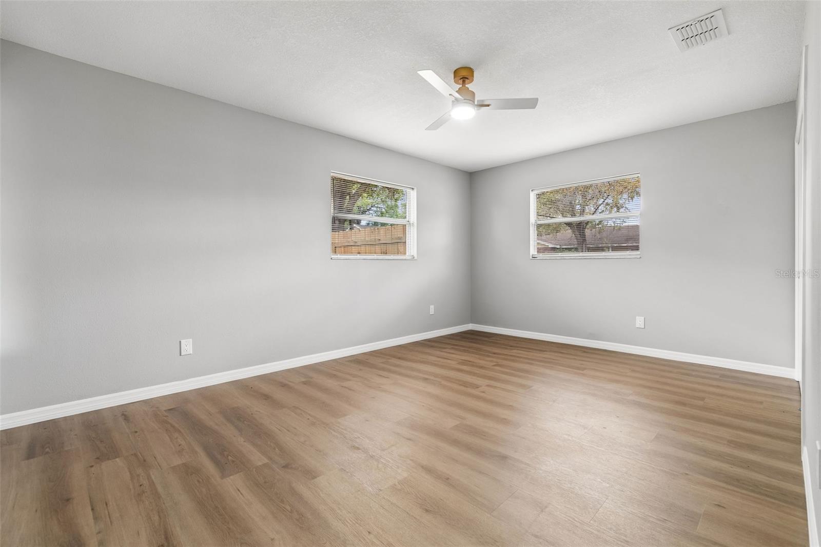 Listing photo id 20 for 3817 Twilight Drive