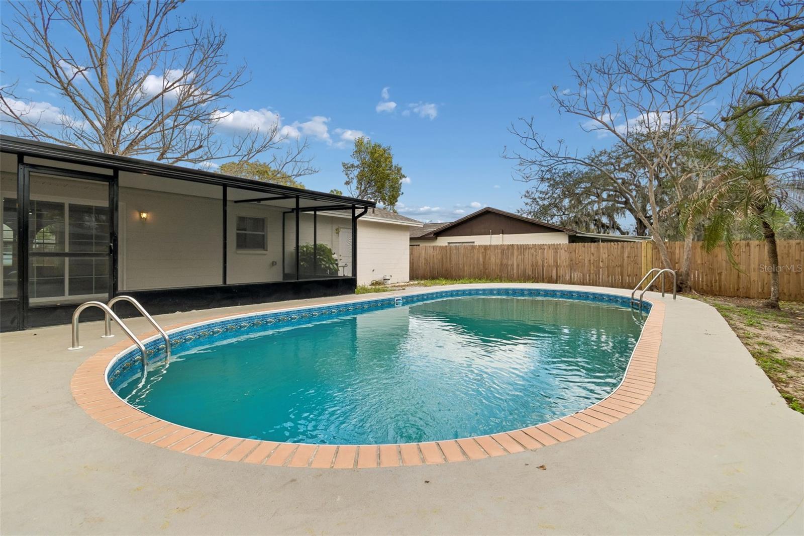 Listing photo id 36 for 3817 Twilight Drive