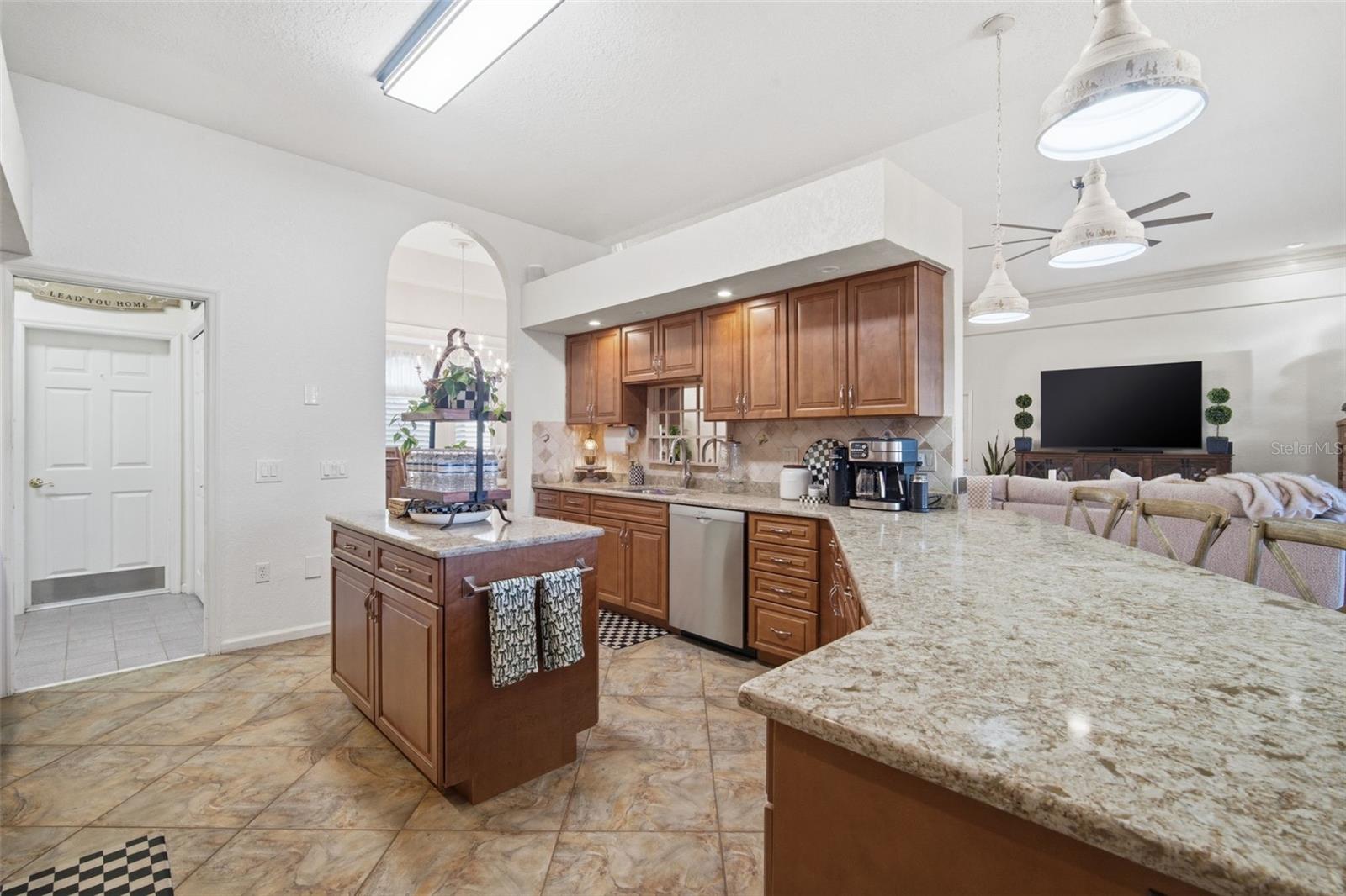 Image 16 of 51 For 2714 Barret Avenue