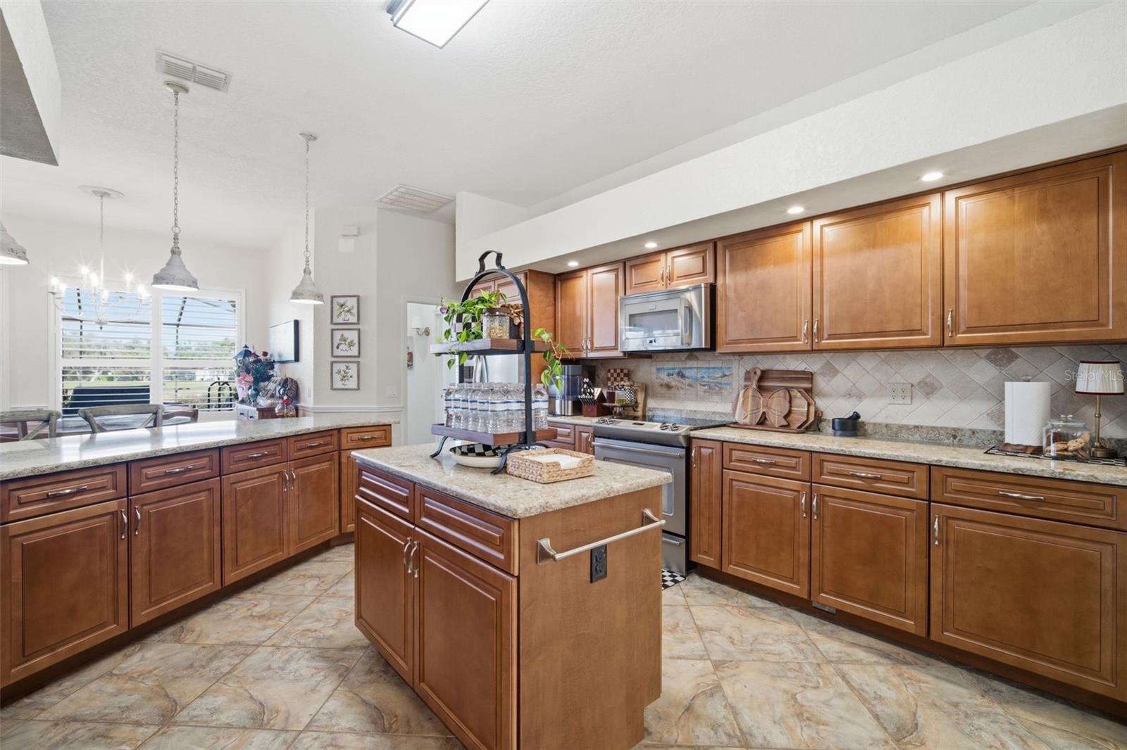 Image 17 of 51 For 2714 Barret Avenue