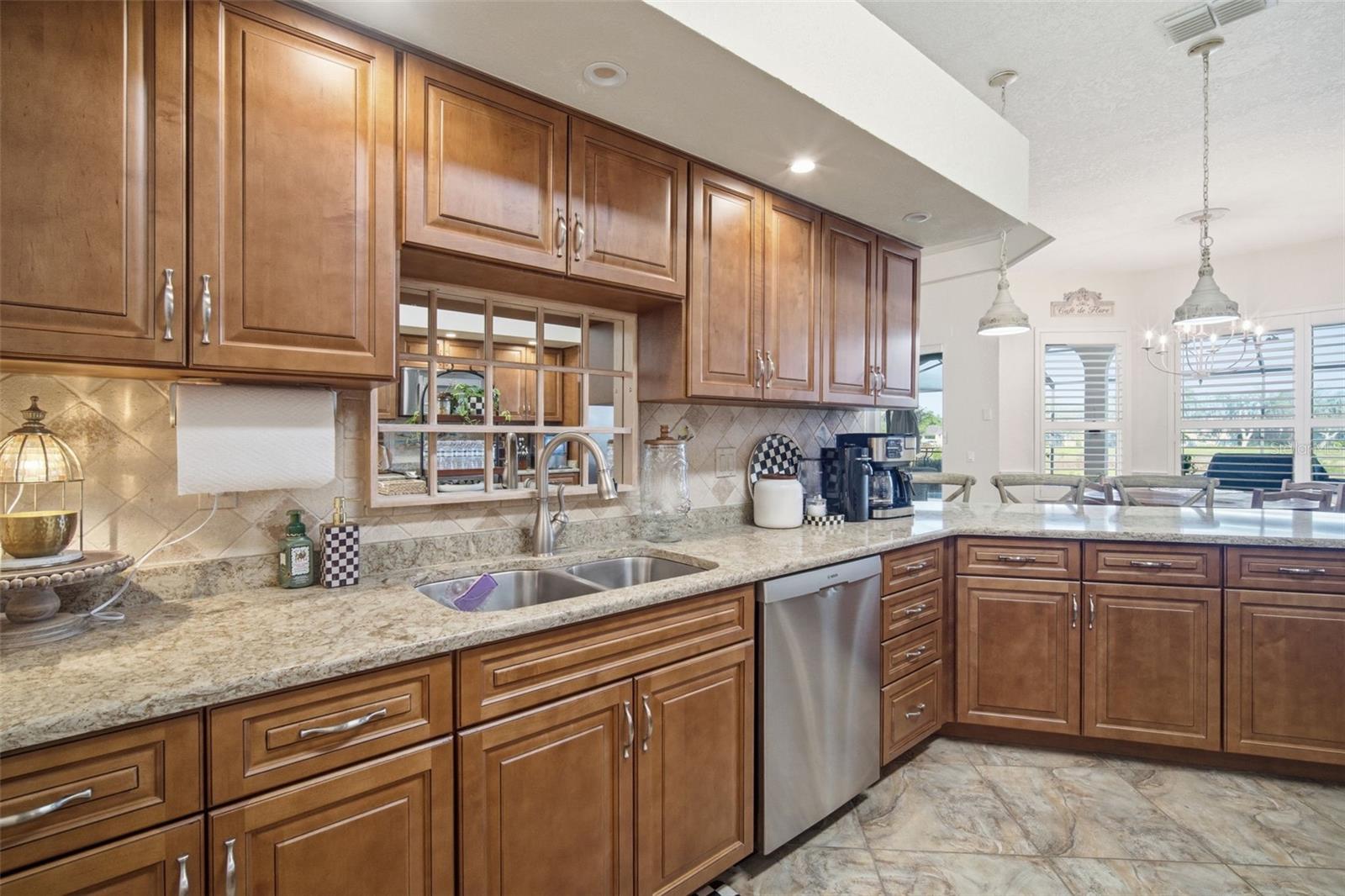 Image 18 of 51 For 2714 Barret Avenue