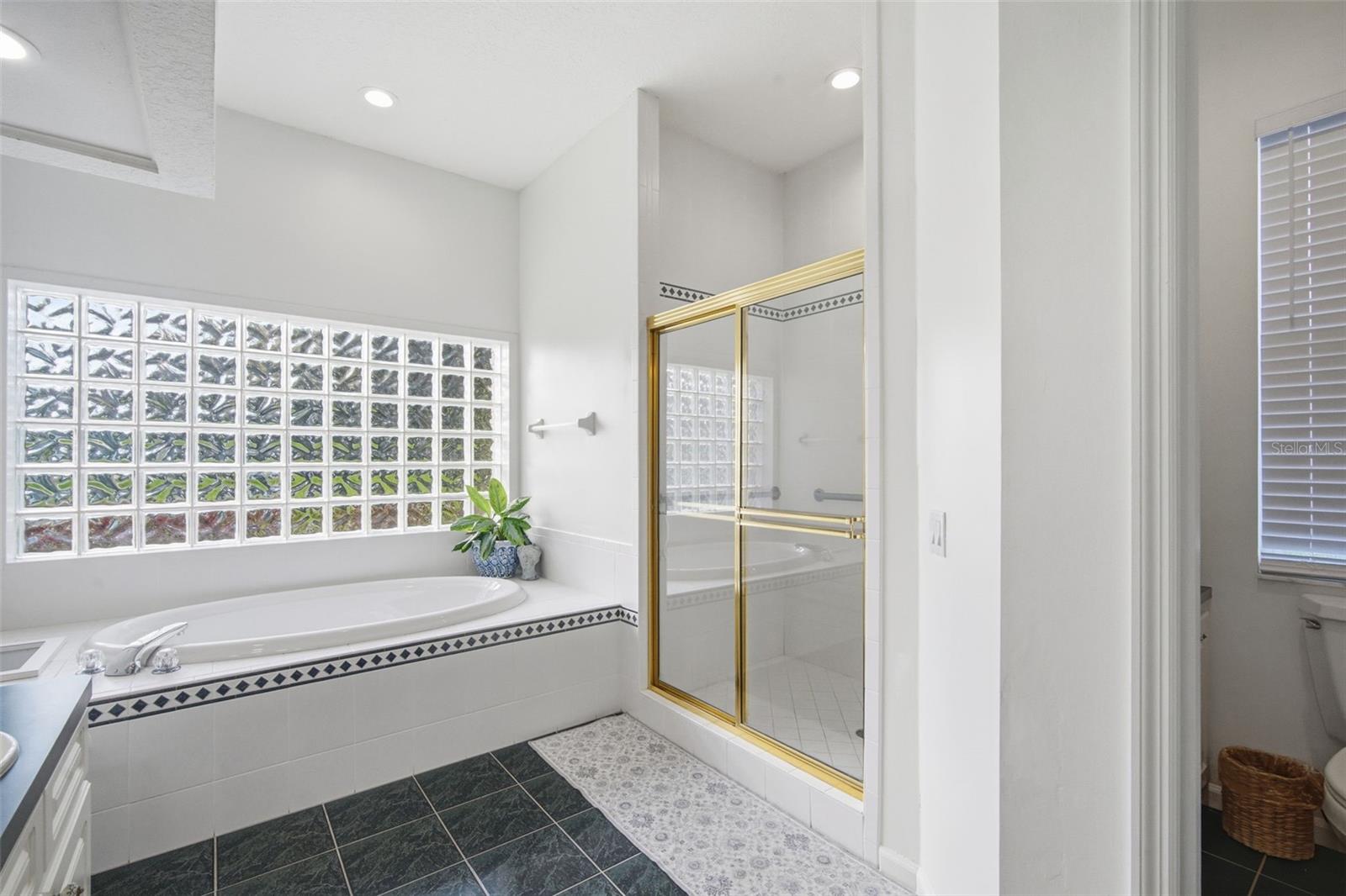 Image 26 of 51 For 2714 Barret Avenue