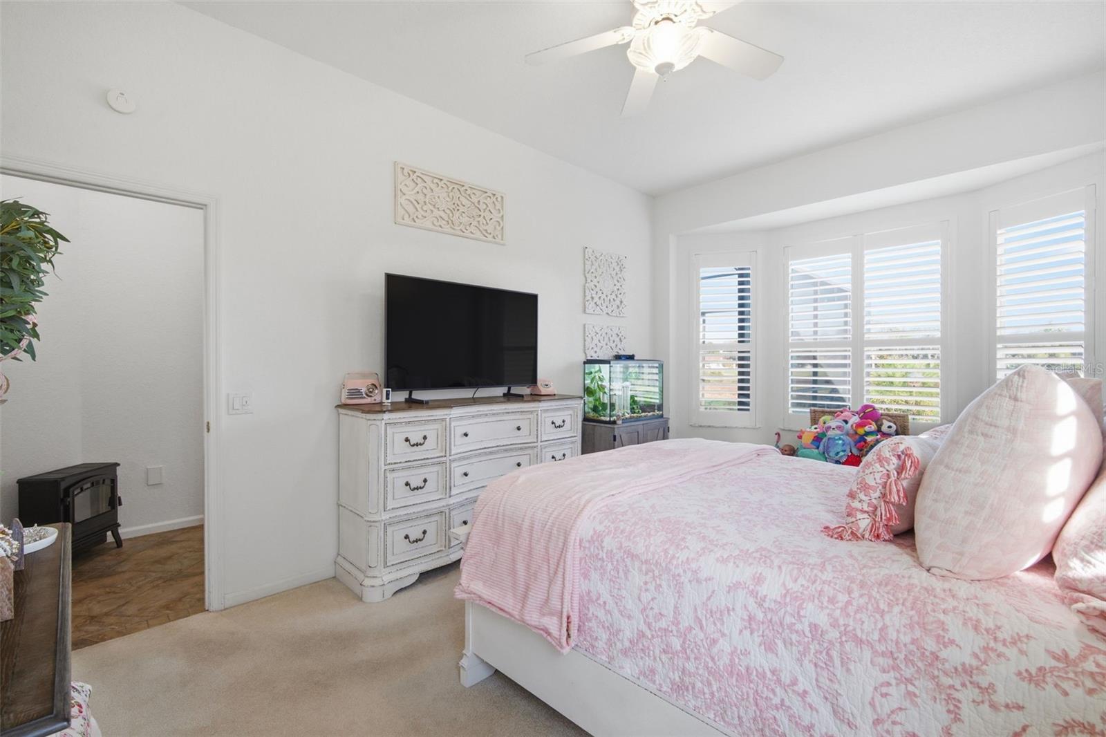 Image 32 of 51 For 2714 Barret Avenue