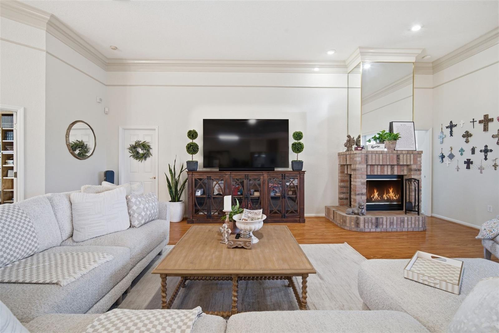 Image 7 of 51 For 2714 Barret Avenue