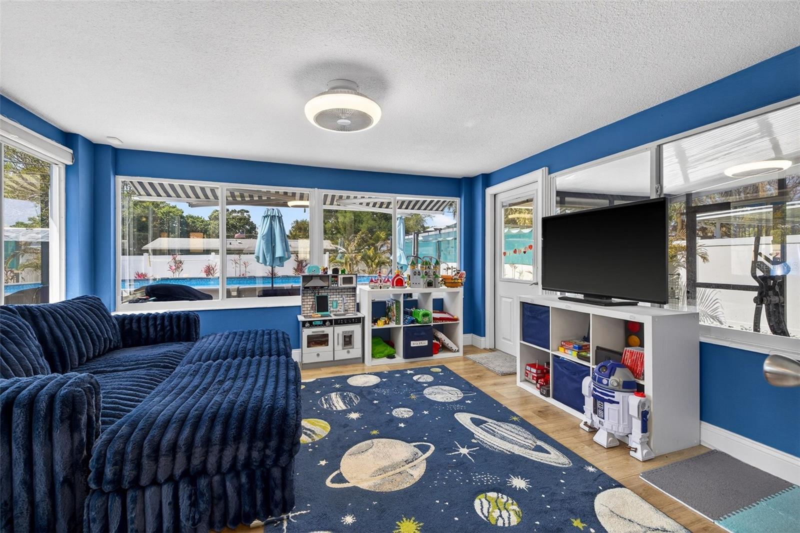 Image 14 of 33 For 2530 51st Street N