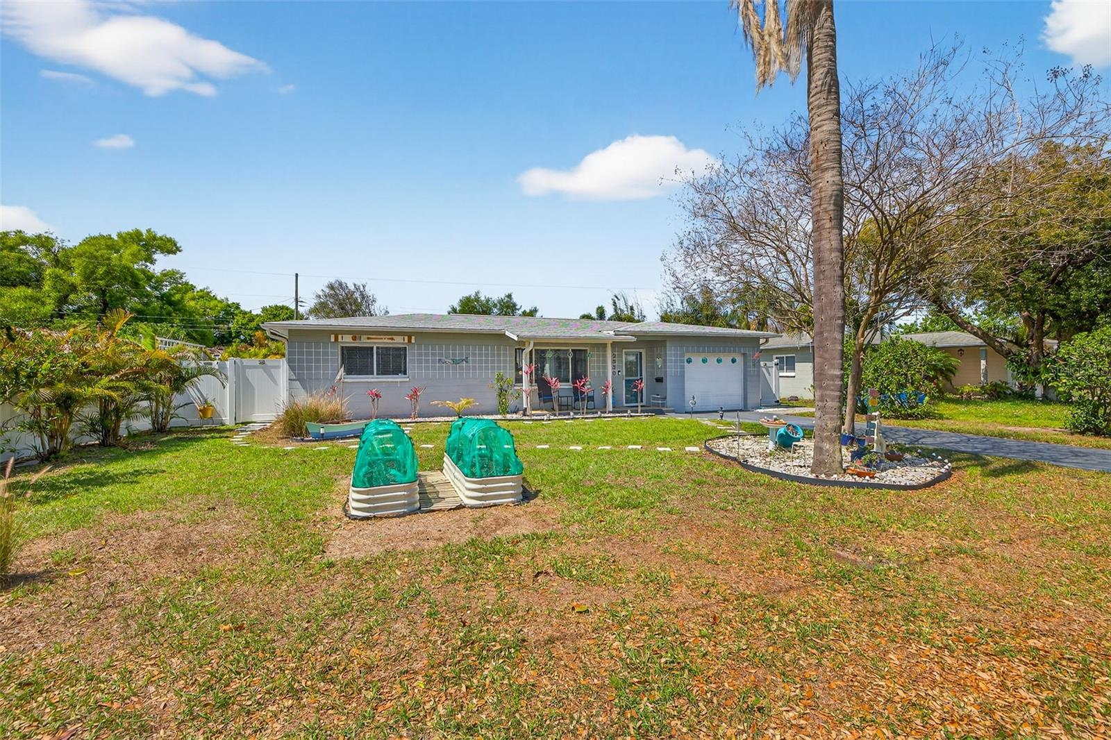 Image 2 of 33 For 2530 51st Street N