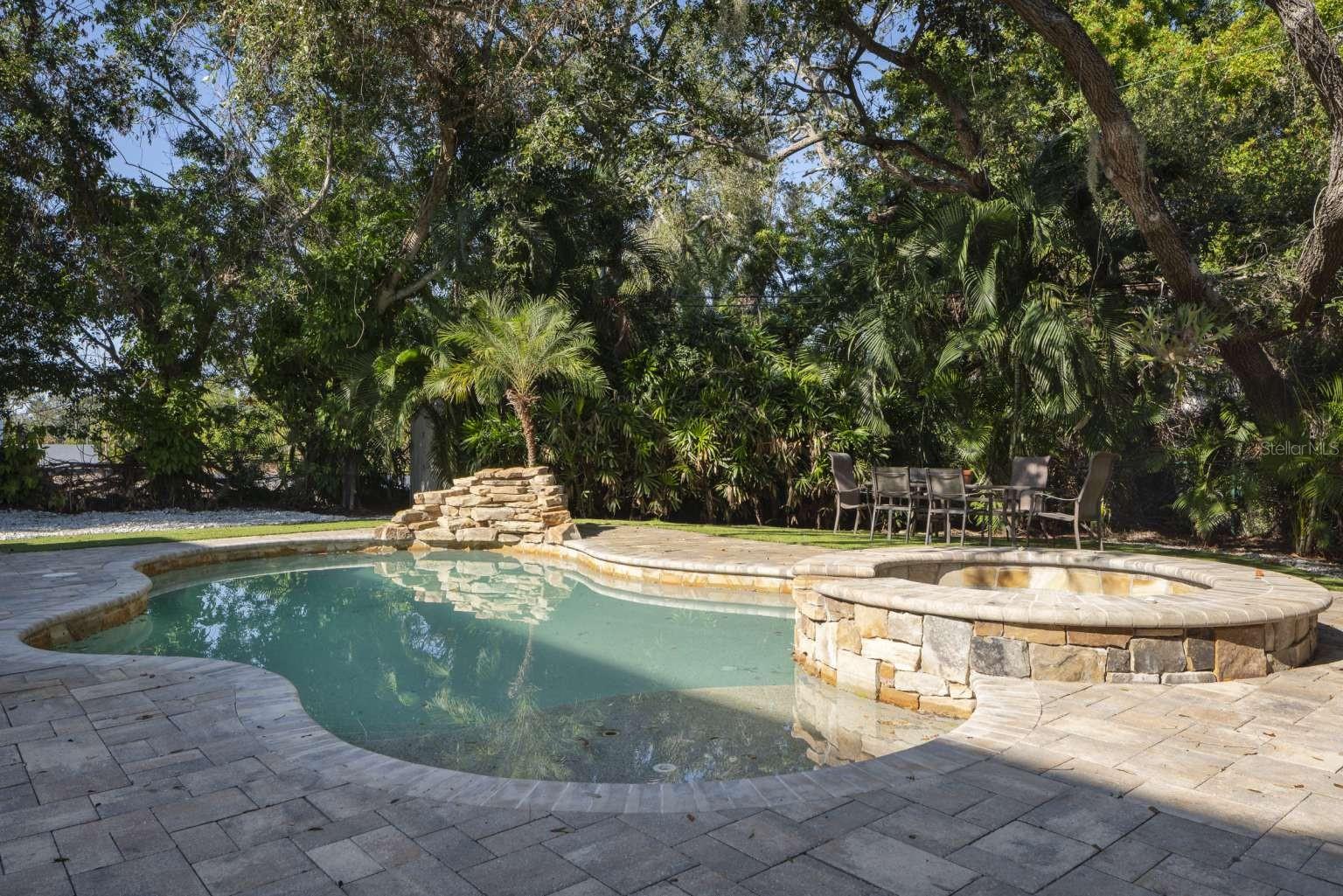 Image 37 of 41 For 318 Rafael Boulevard Ne