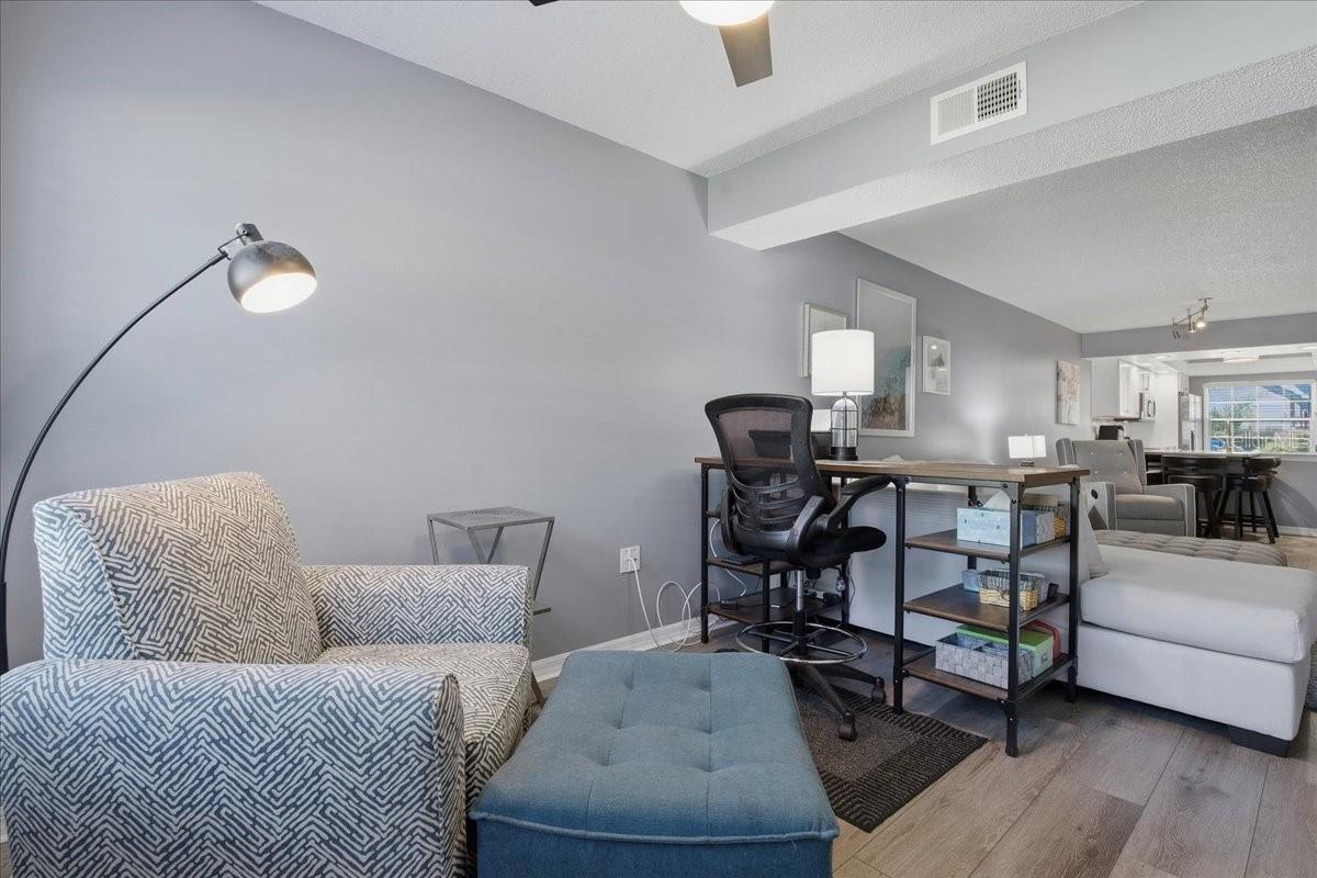 Image 14 of 37 For 2400 Winding Creek Boulevard 20a