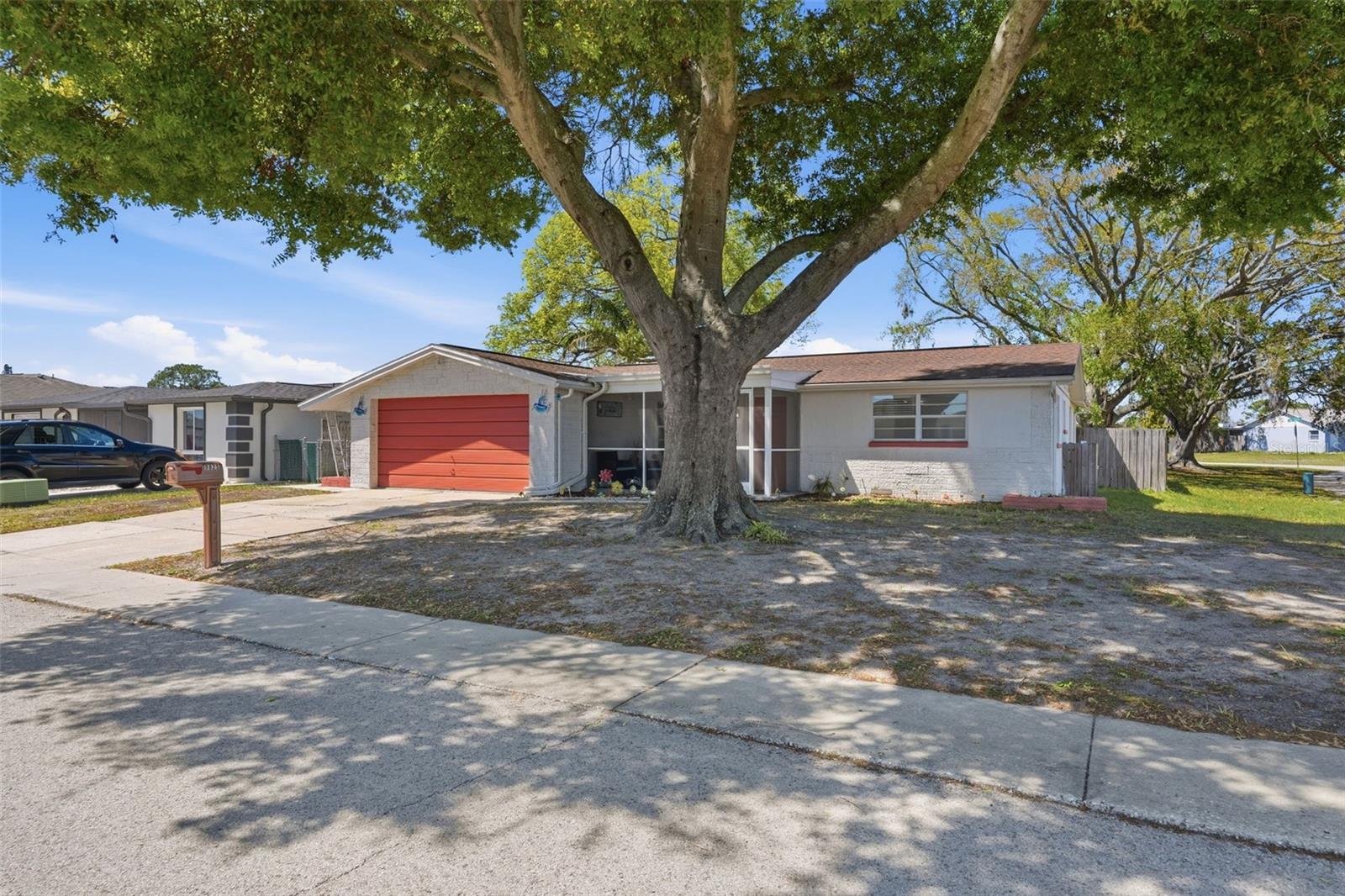 Listing photo id 8 for 9825 Lakeside Lane