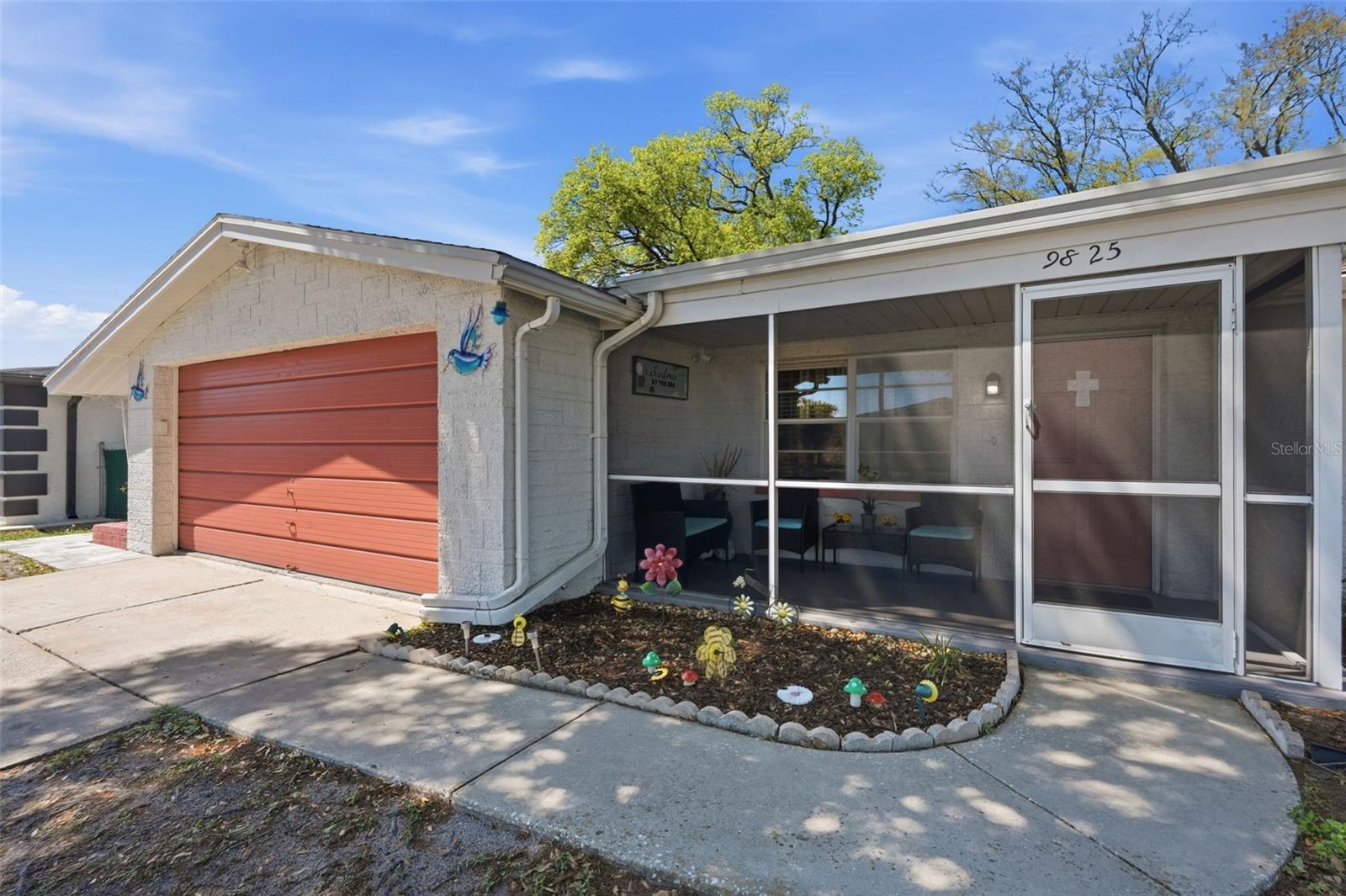 Listing photo id 10 for 9825 Lakeside Lane