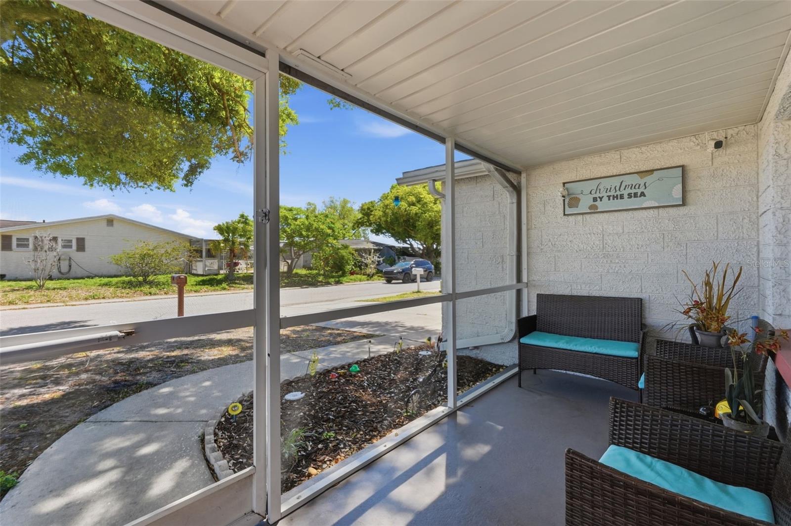 Listing photo id 12 for 9825 Lakeside Lane