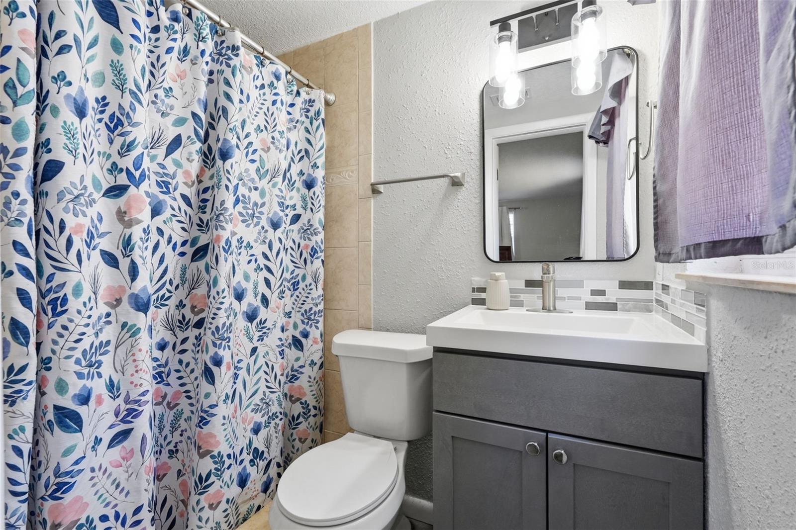 Listing photo id 20 for 9825 Lakeside Lane