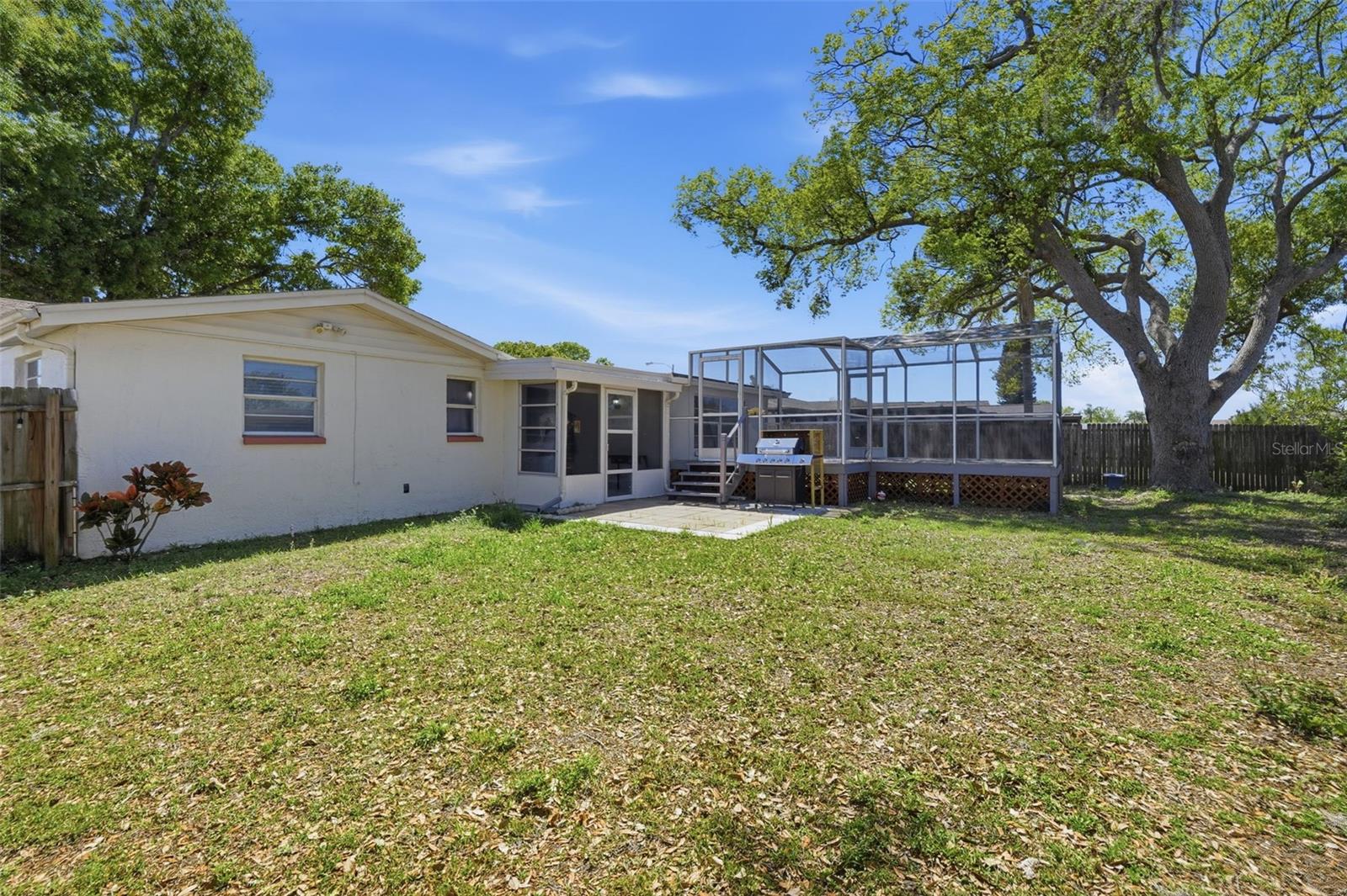 Listing photo id 37 for 9825 Lakeside Lane