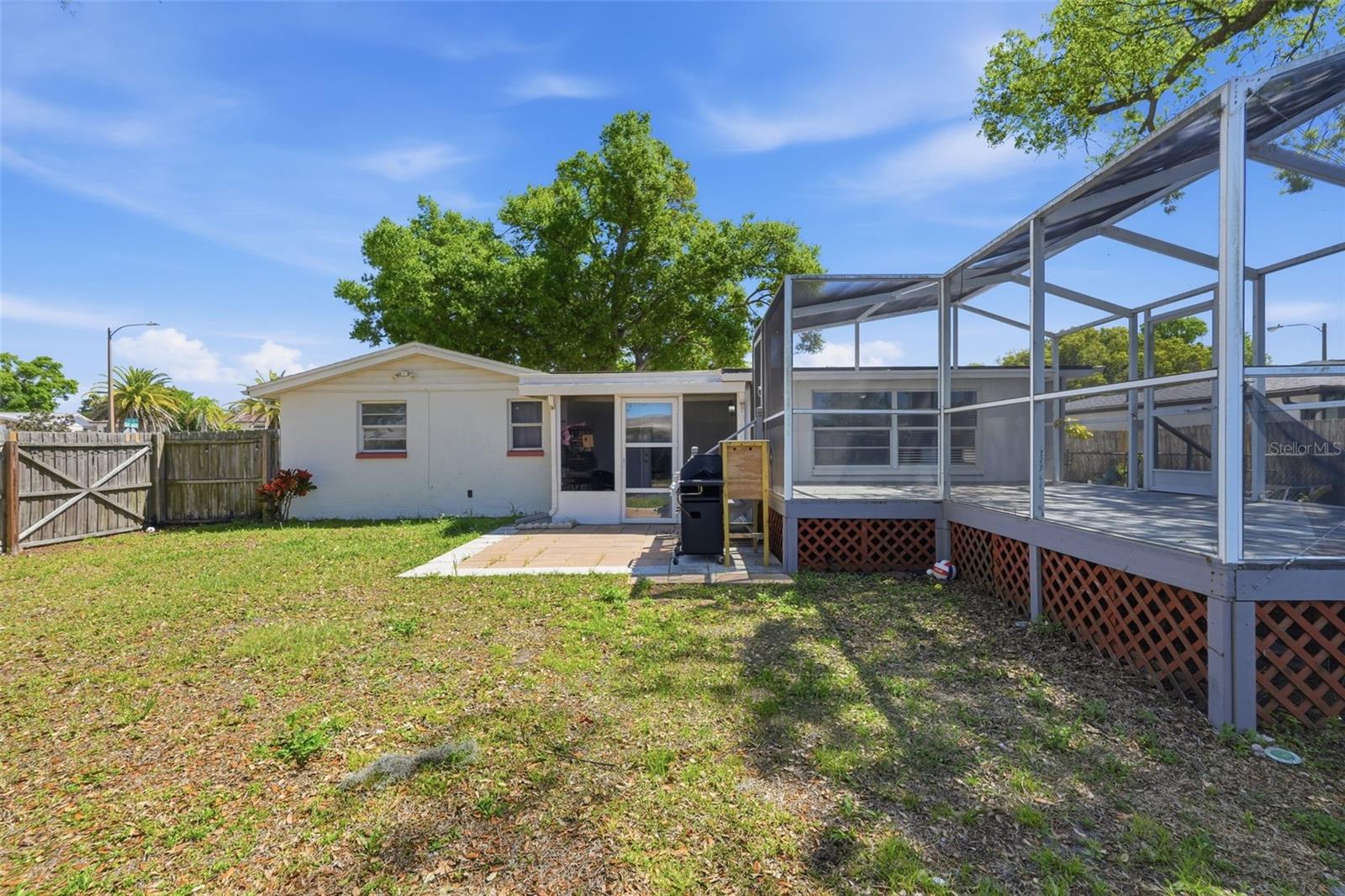 Listing photo id 38 for 9825 Lakeside Lane