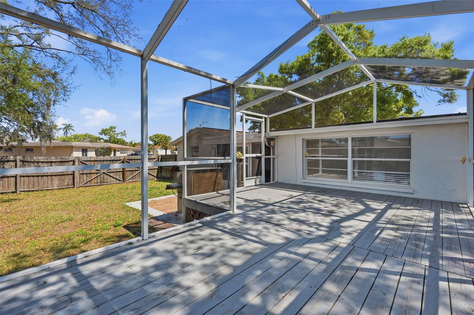 Listing photo id 40 for 9825 Lakeside Lane