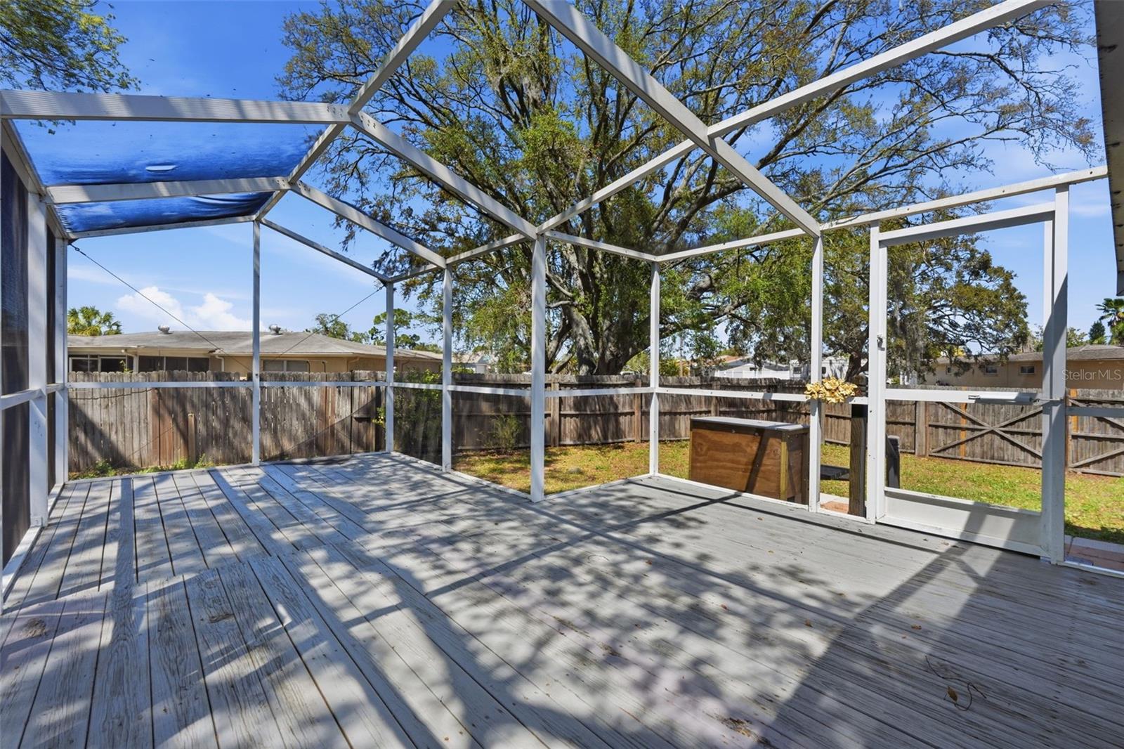 Listing photo id 42 for 9825 Lakeside Lane