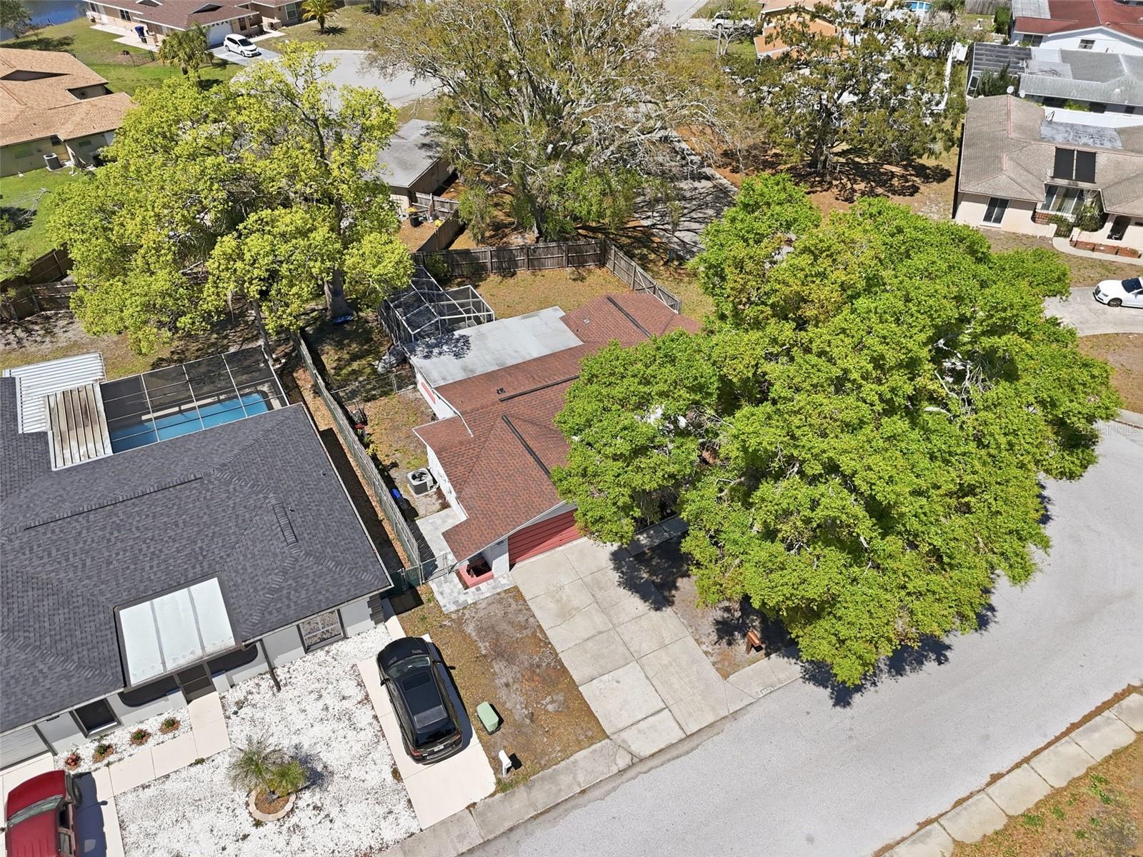 Listing photo id 5 for 9825 Lakeside Lane