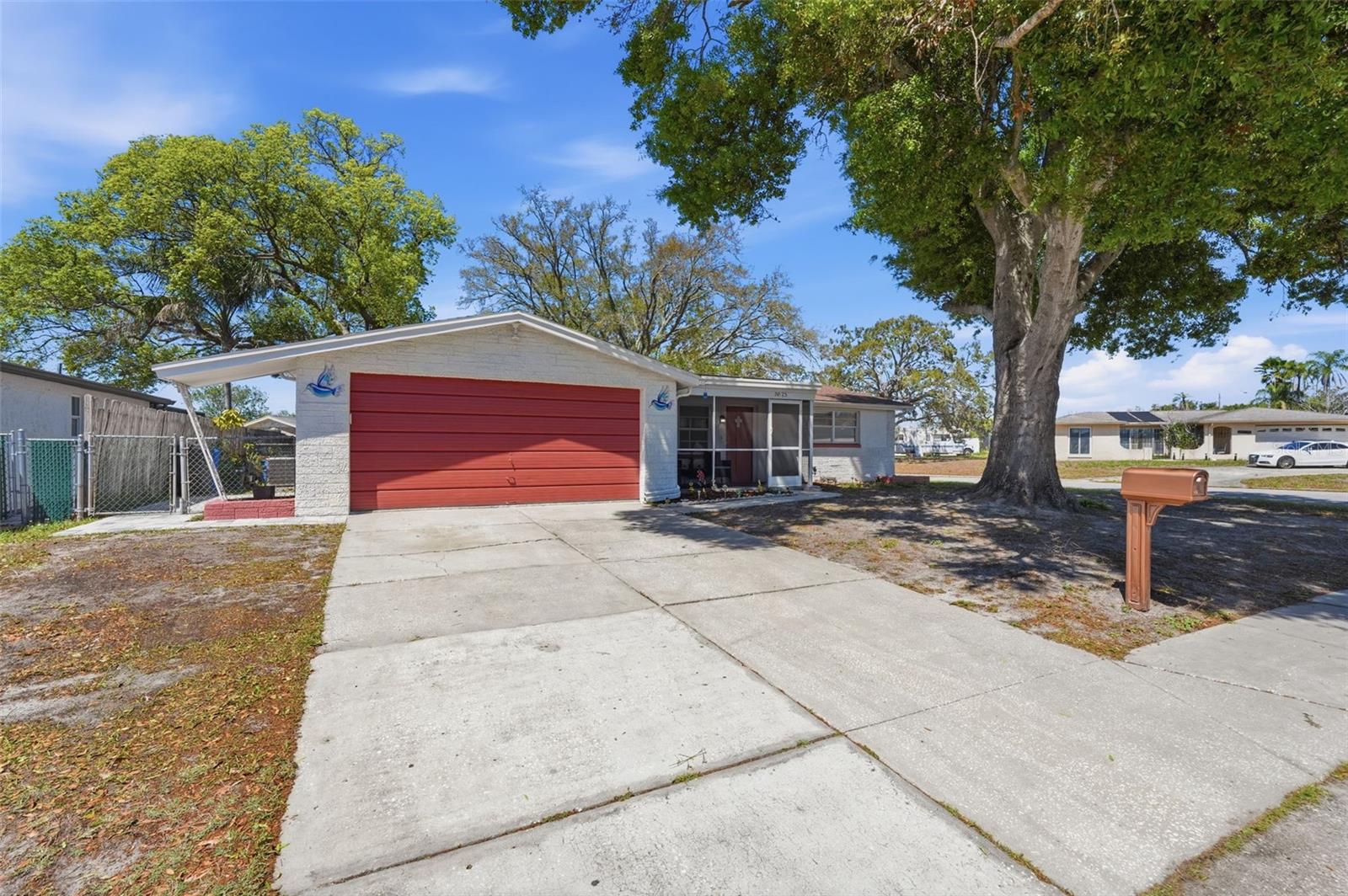 Listing photo id 7 for 9825 Lakeside Lane