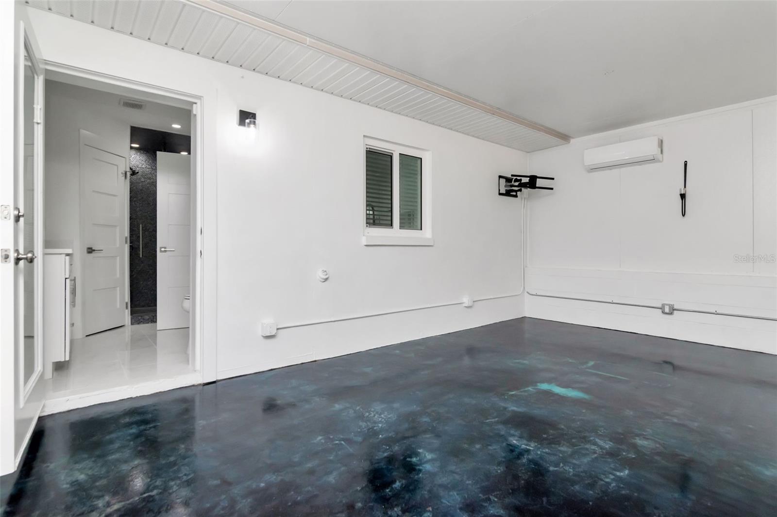 Image 28 of 58 For 1840 Douglas Avenue