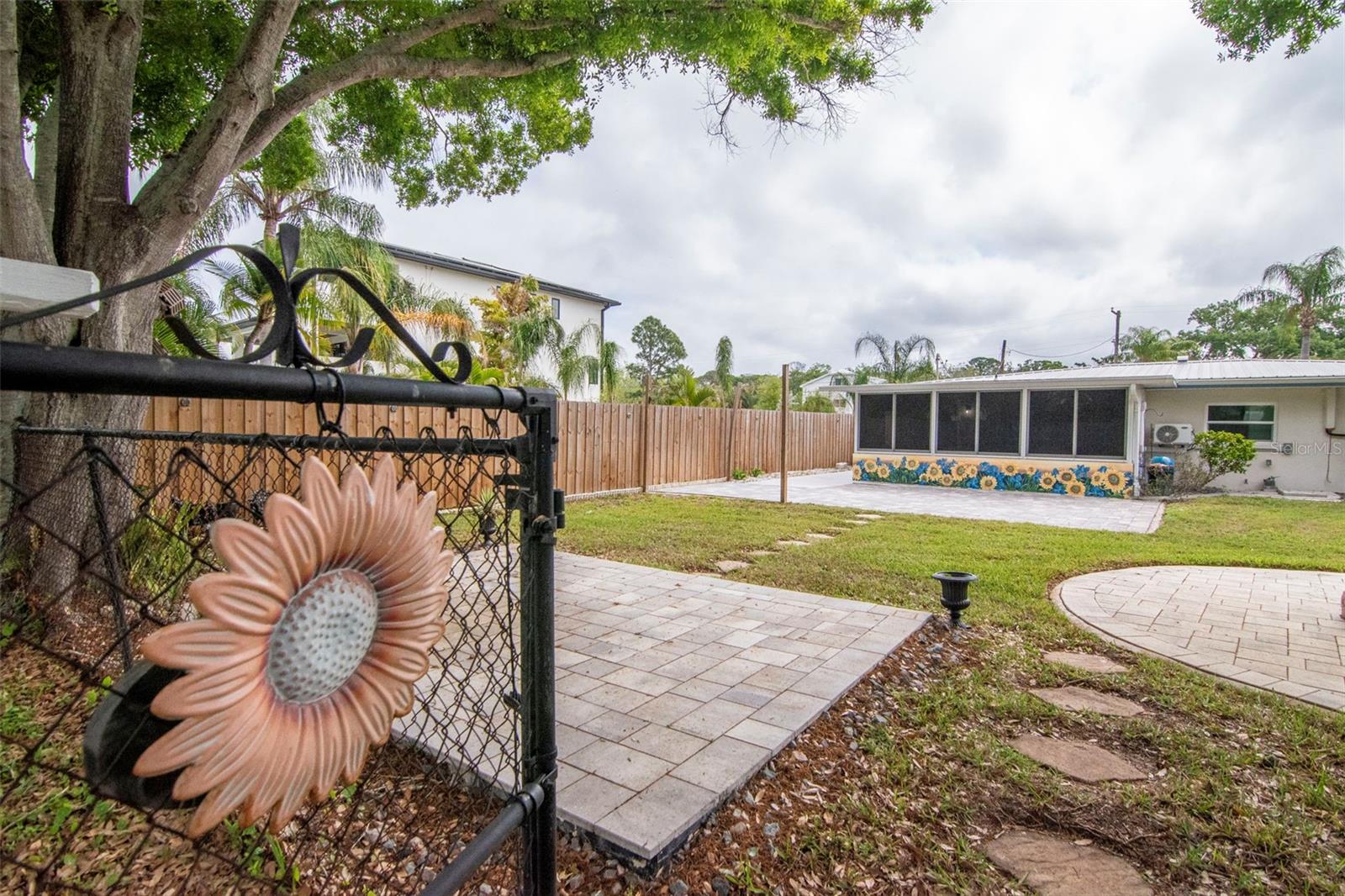 Image 46 of 58 For 1840 Douglas Avenue