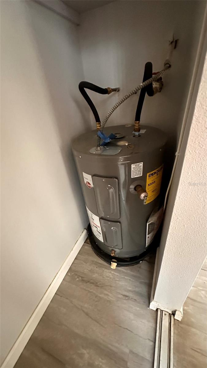 Image 10 of 37 For 2330 Ecuadorian Way 32