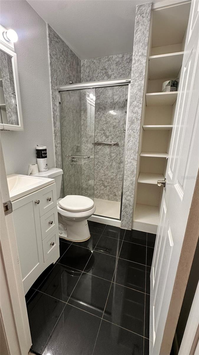 Image 11 of 37 For 2330 Ecuadorian Way 32