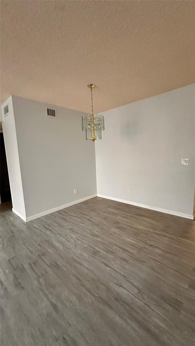 Image 5 of 37 For 2330 Ecuadorian Way 32