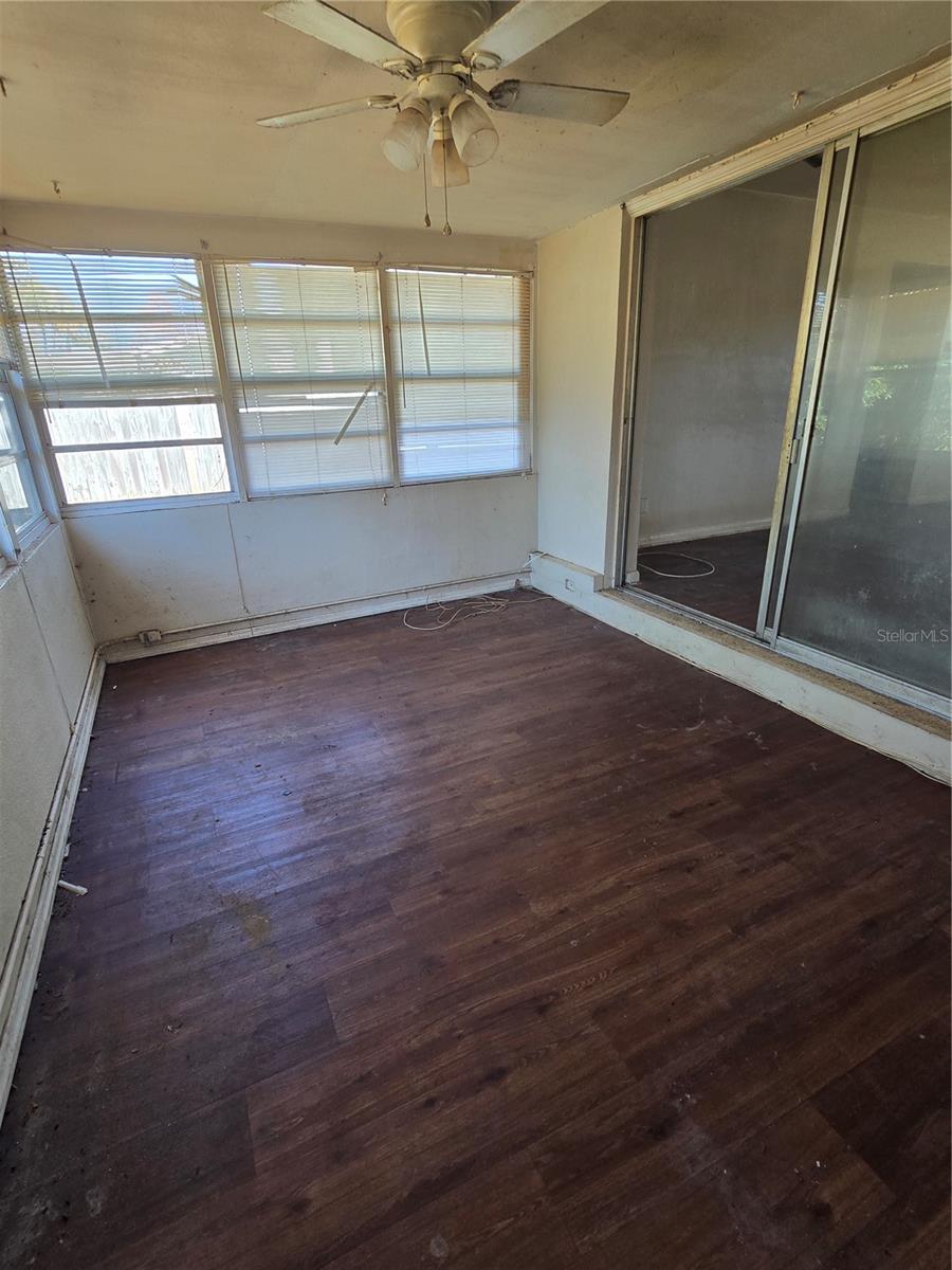 Image 10 of 26 For 711 9th Street Nw