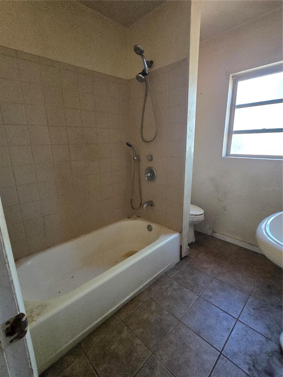 Image 14 of 26 For 711 9th Street Nw