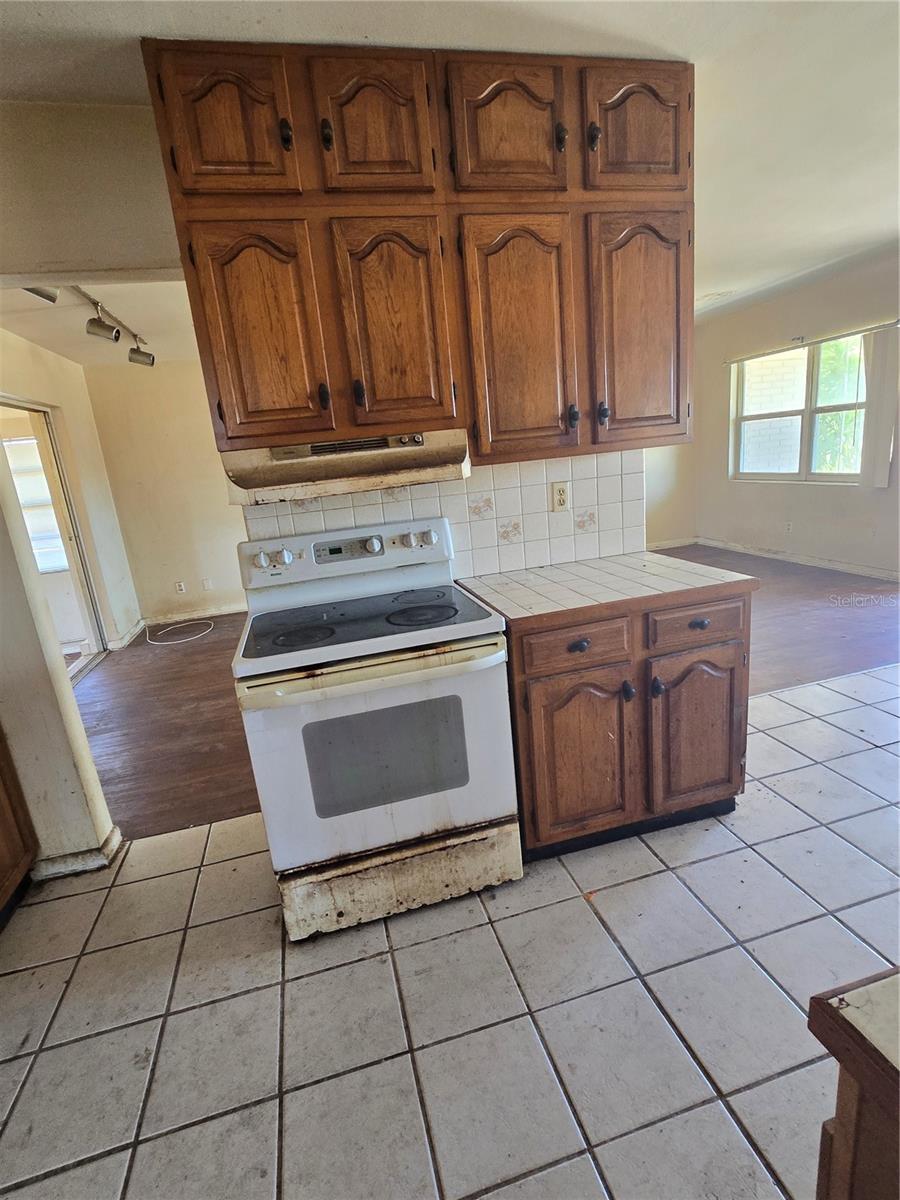 Image 25 of 26 For 711 9th Street Nw