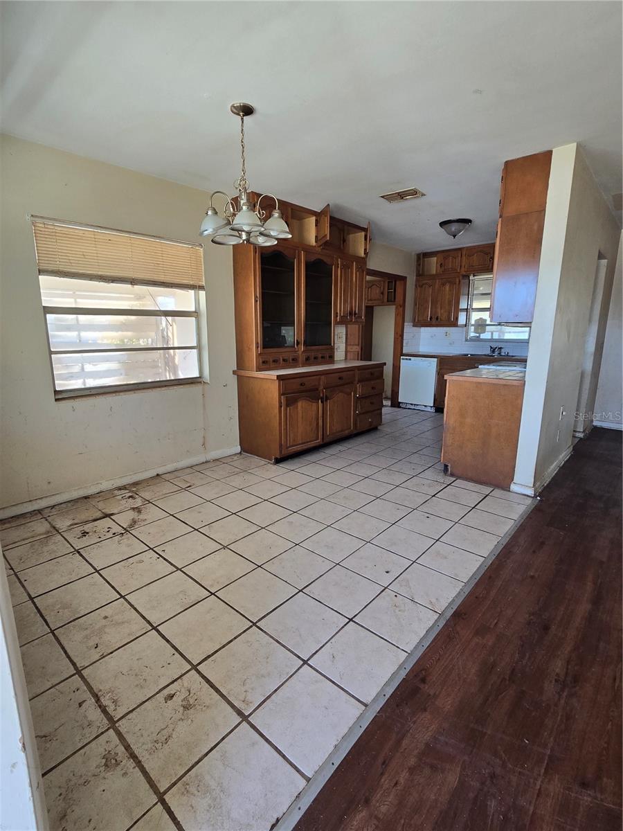 Image 5 of 26 For 711 9th Street Nw