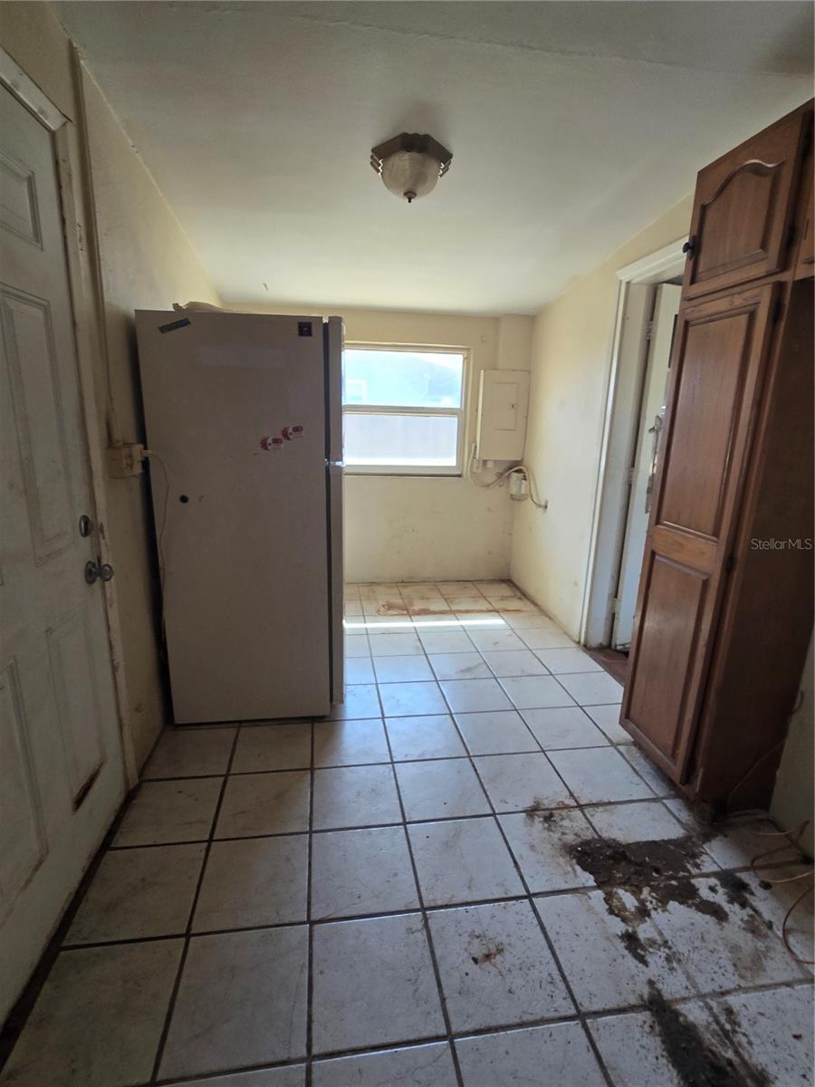 Image 6 of 26 For 711 9th Street Nw