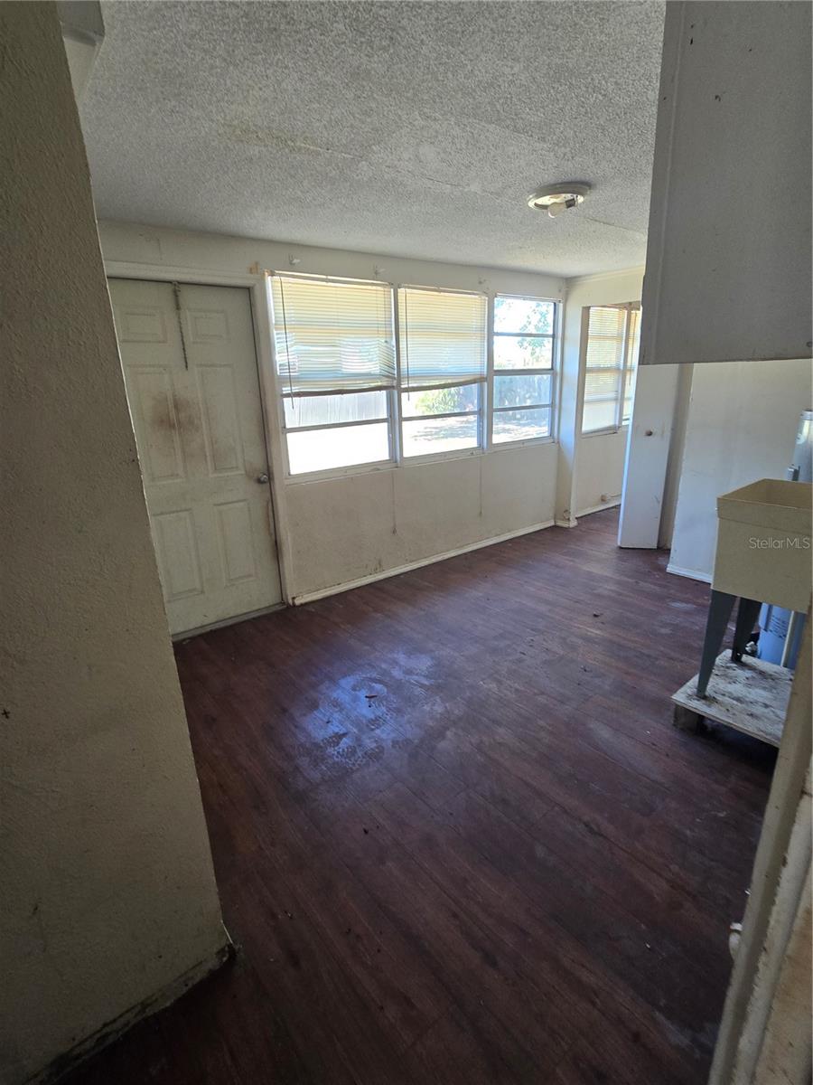 Image 7 of 26 For 711 9th Street Nw