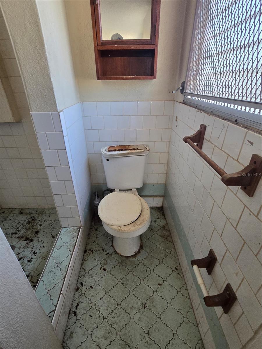 Image 8 of 26 For 711 9th Street Nw