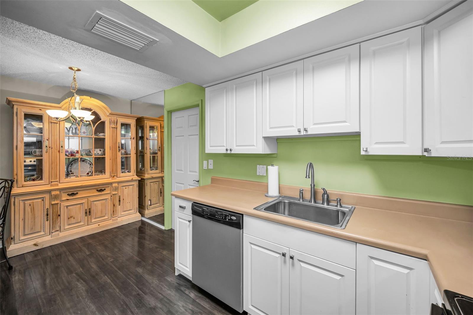 Image 18 of 41 For 1121 Queen Anne Drive C