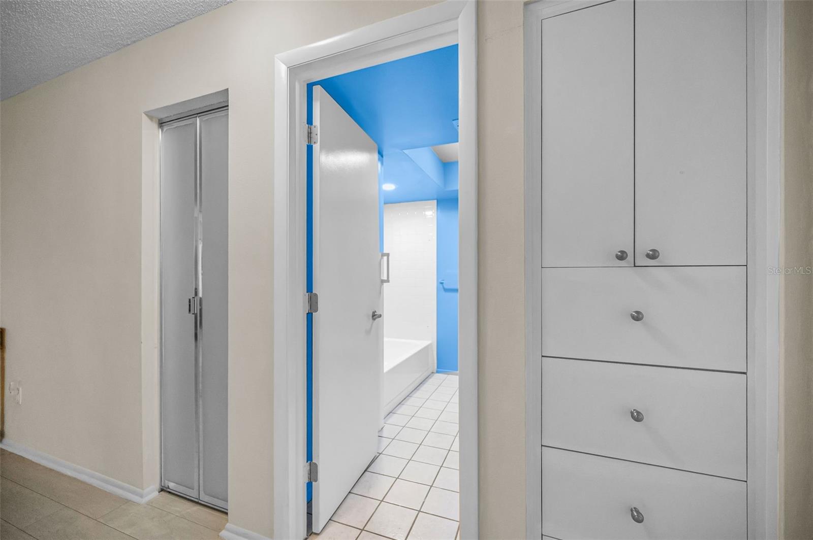 Image 23 of 41 For 1121 Queen Anne Drive C