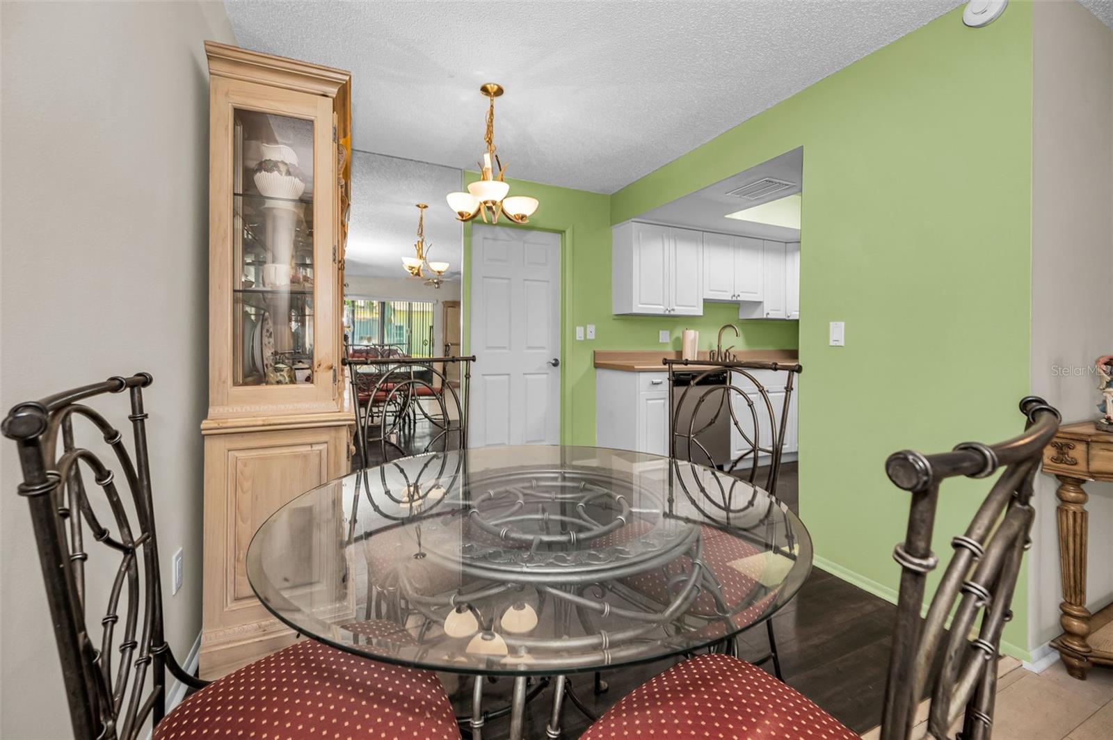 Image 4 of 41 For 1121 Queen Anne Drive C