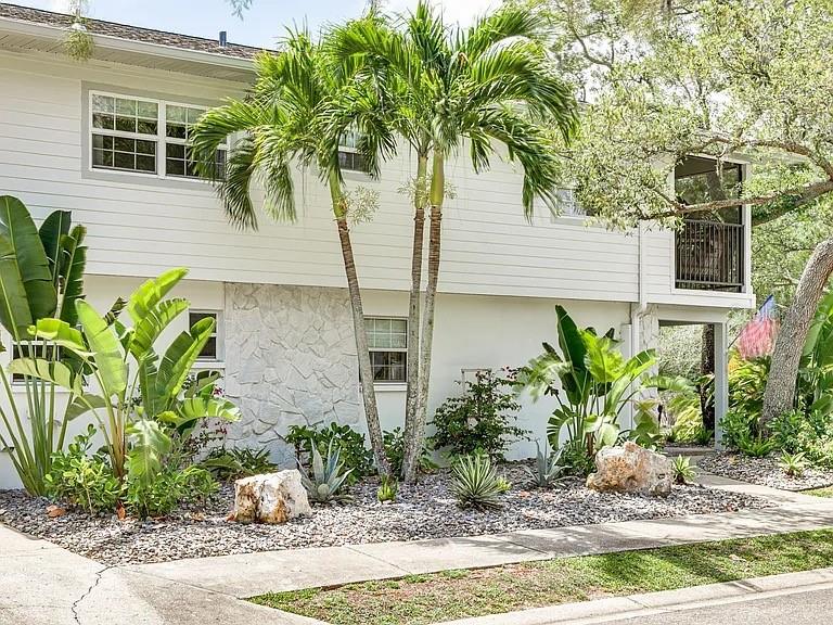 Image 17 of 25 For 1701 Sunset Drive