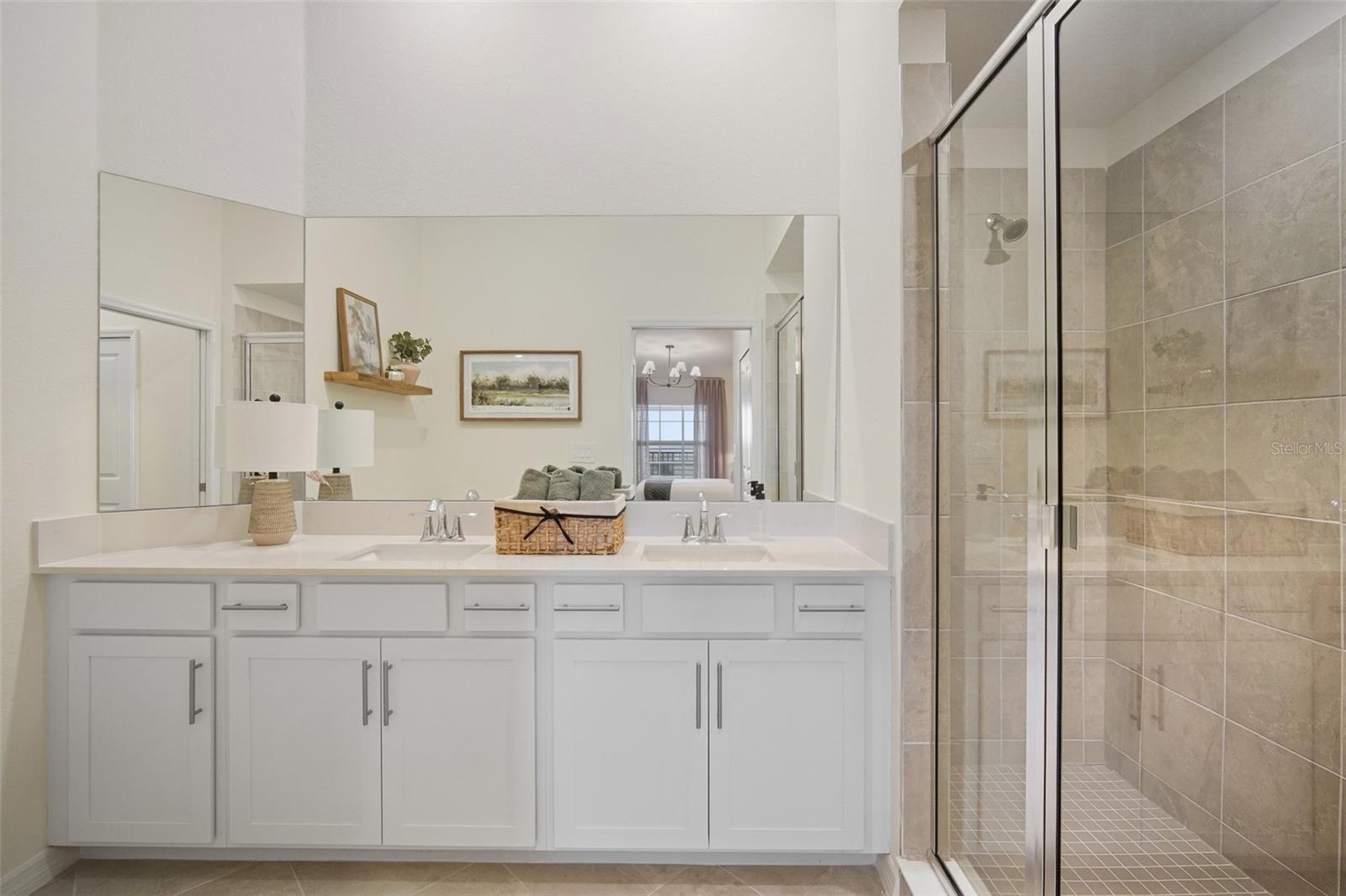 Image 12 of 16 For 19007 Scallop Loop 206