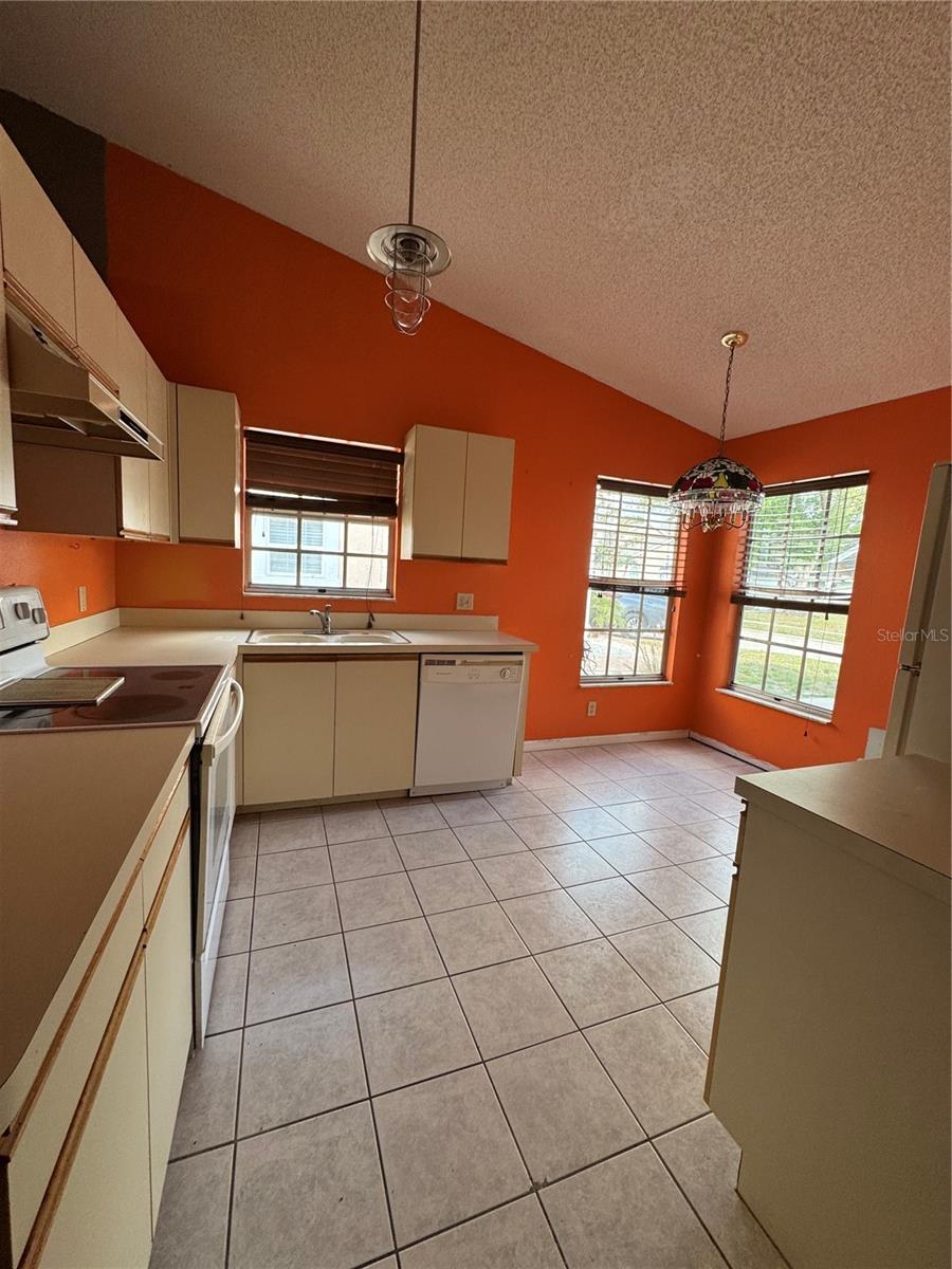 Image 18 of 25 For 7705 Balharbour Drive