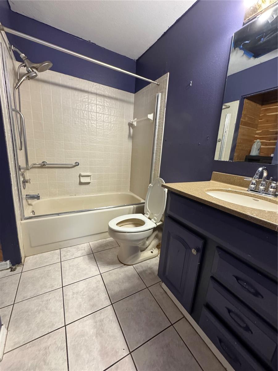 Image 22 of 25 For 7705 Balharbour Drive