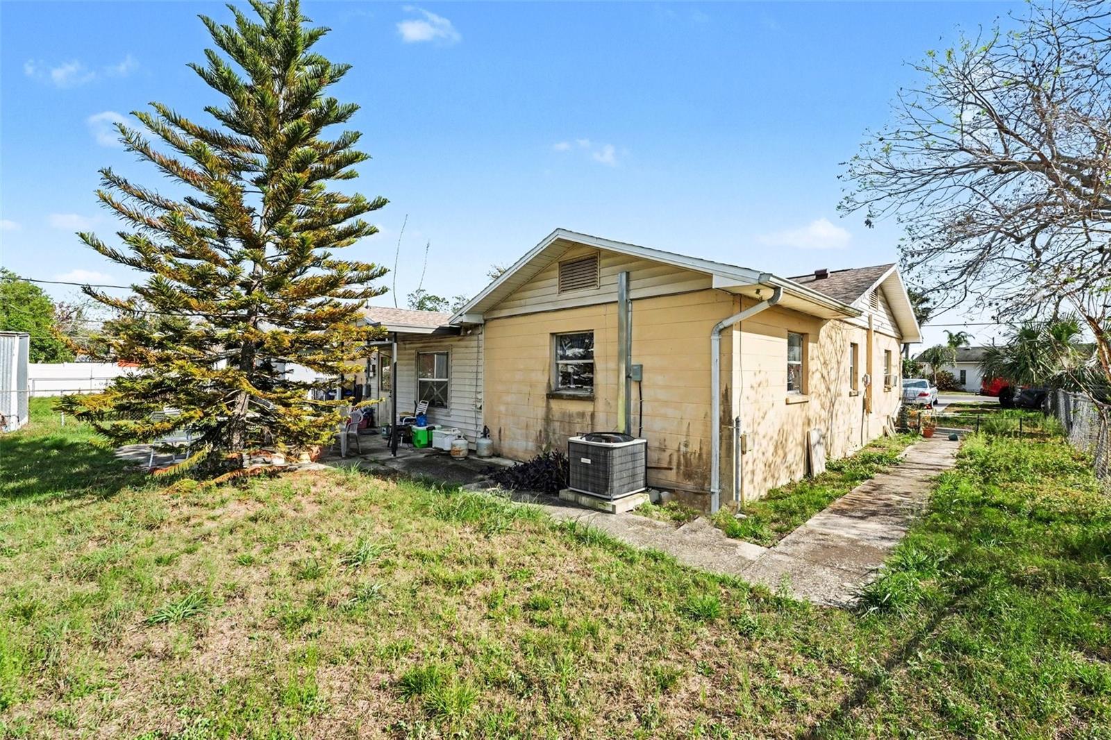 Image 22 of 24 For 1638 E Main St